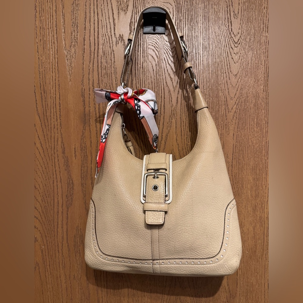 Coach Hampton Soho 5054 hobo shoulder bag in beige pebbled leather YK era 2006